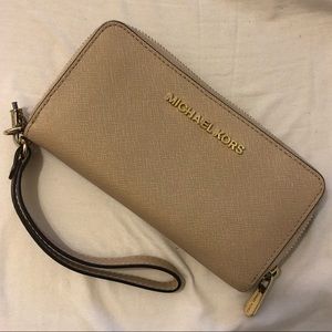 Micheal Kors Wristlet